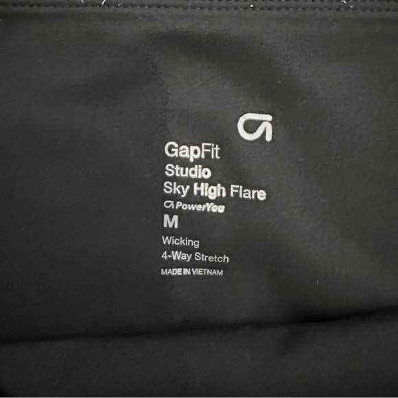 GapFit Studio High Rise flare pants - Picture 2 of 2